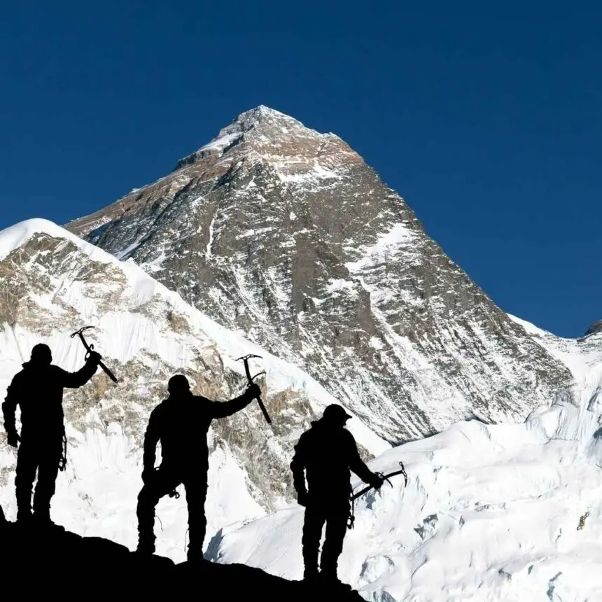 Mount Everest Unveiled: Heart-Stopping Danger and Jaw-Splitting Beauty on the Roof of the World